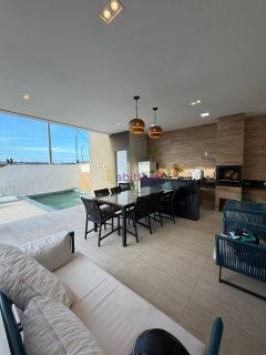 Casa residencial de 200m² com 3 suítes + espaço gourmet com piscina no Parque Athenas