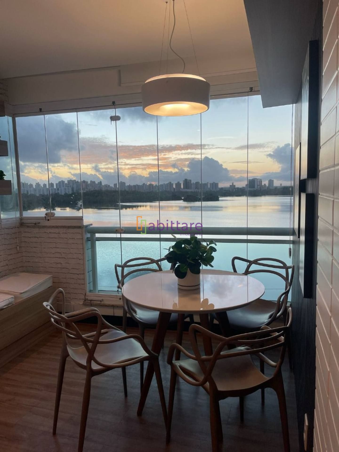 Alugo Apartamento vista mar, mobiliado no Acqua Bella com 2 quartos (1 suíte) na Ponta D'areia de 71m²