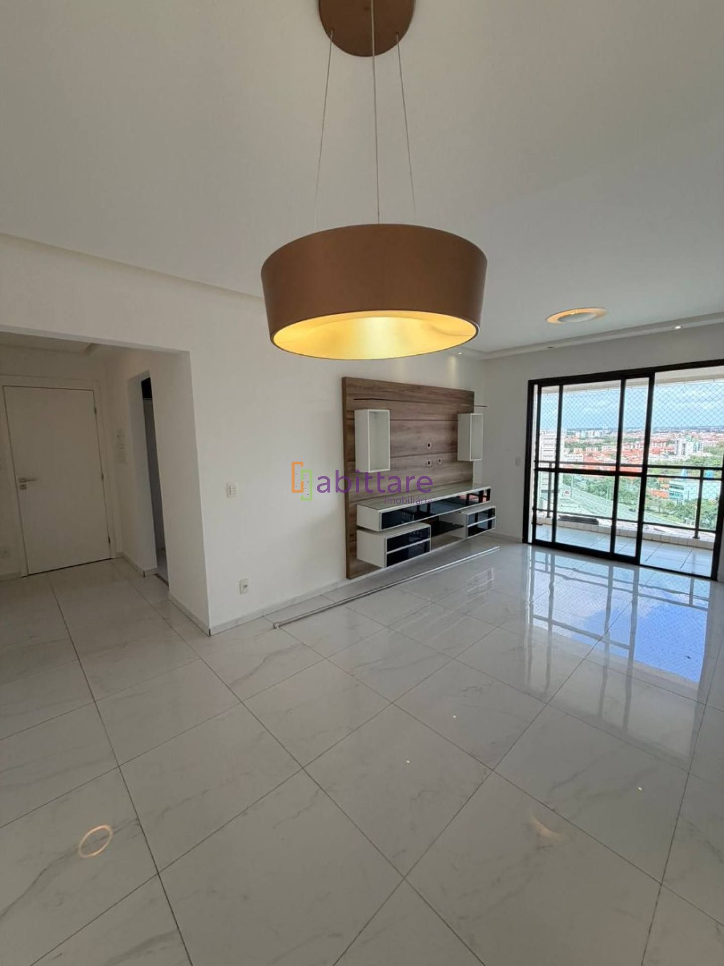 Alugo apartamento com 3 quartos (2 suítes) no Jardim de Lombardia