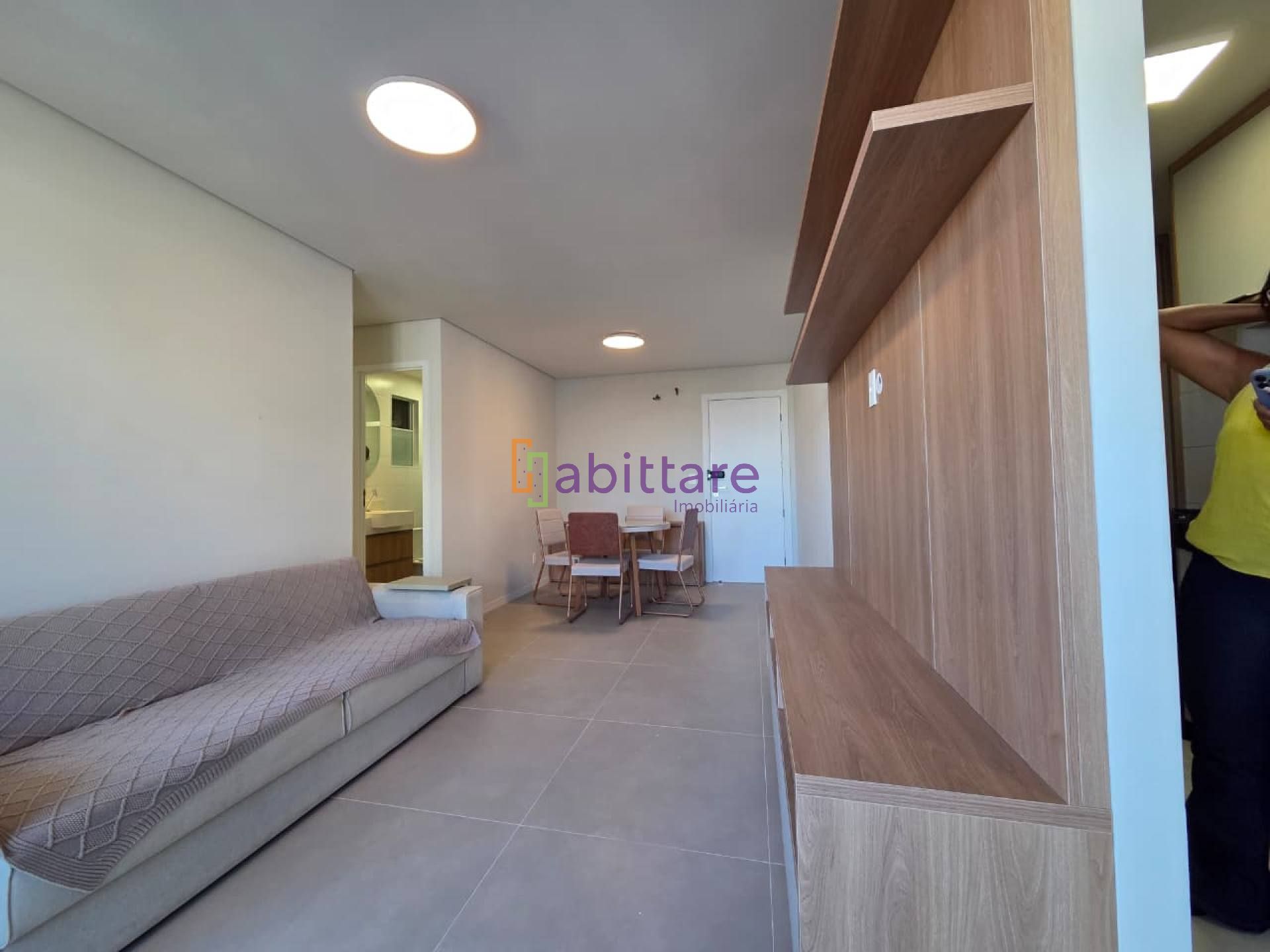 Alugo apartamento semi mobiliado com 3 quartos (2 suítes) no Edifício Évora - Ponta D'areia