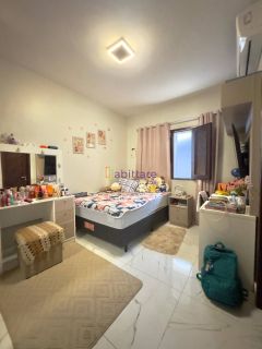 Casa de 230m² com 4 quartos (1 suíte master) no Parque Athenas