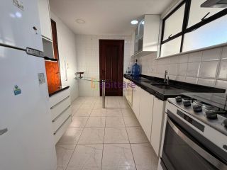 Apartamento de 3 quartos (1 suíte e 2 semi suítes) no Edifício Toulon