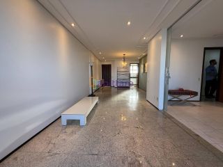 Apartamento de 3 quartos (1 suíte e 2 semi suítes) no Edifício Toulon