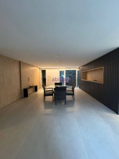 Mansão de 800m² com 7 suítes + espaço gourmet com churrasqueira e piscina com hidromassagem no Calhau