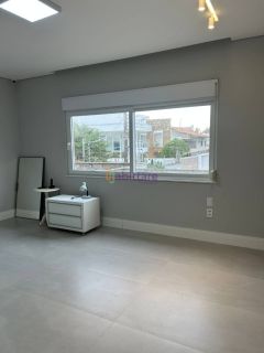 Mansão de 800m² com 7 suítes + espaço gourmet com churrasqueira e piscina com hidromassagem no Calhau