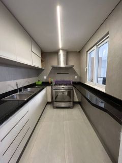 Mansão de 800m² com 7 suítes + espaço gourmet com churrasqueira e piscina com hidromassagem no Calhau