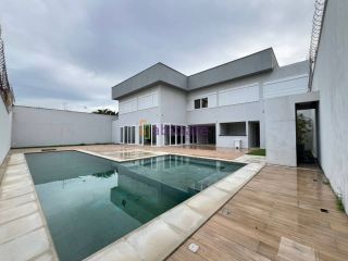 Mansão de 800m² com 7 suítes + espaço gourmet com churrasqueira e piscina com hidromassagem no Calhau