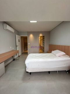 Mansão de 800m² com 7 suítes + espaço gourmet com churrasqueira e piscina com hidromassagem no Calhau