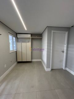 Mansão de 800m² com 7 suítes + espaço gourmet com churrasqueira e piscina com hidromassagem no Calhau