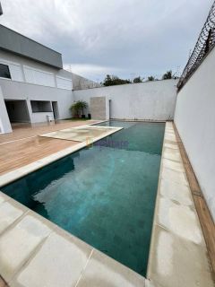 Mansão de 800m² com 7 suítes + espaço gourmet com churrasqueira e piscina com hidromassagem no Calhau