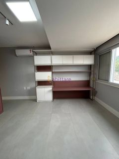 Mansão de 800m² com 7 suítes + espaço gourmet com churrasqueira e piscina com hidromassagem no Calhau