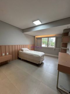 Mansão de 800m² com 7 suítes + espaço gourmet com churrasqueira e piscina com hidromassagem no Calhau