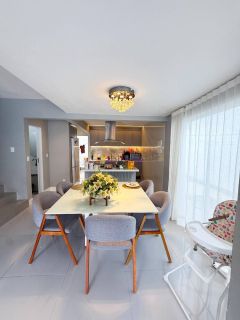 Casa duplex com 3 quartos (1 suíte) no Condomínio Intermares Village