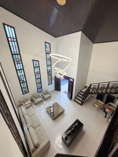 Casa duplex MOBILIADA no Jardim Eldorado com 4 suítes (1 master) + DCE e espaço gourmet com piscina