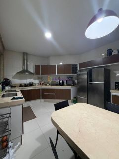 Casa duplex MOBILIADA no Jardim Eldorado com 4 suítes (1 master) + DCE e espaço gourmet com piscina