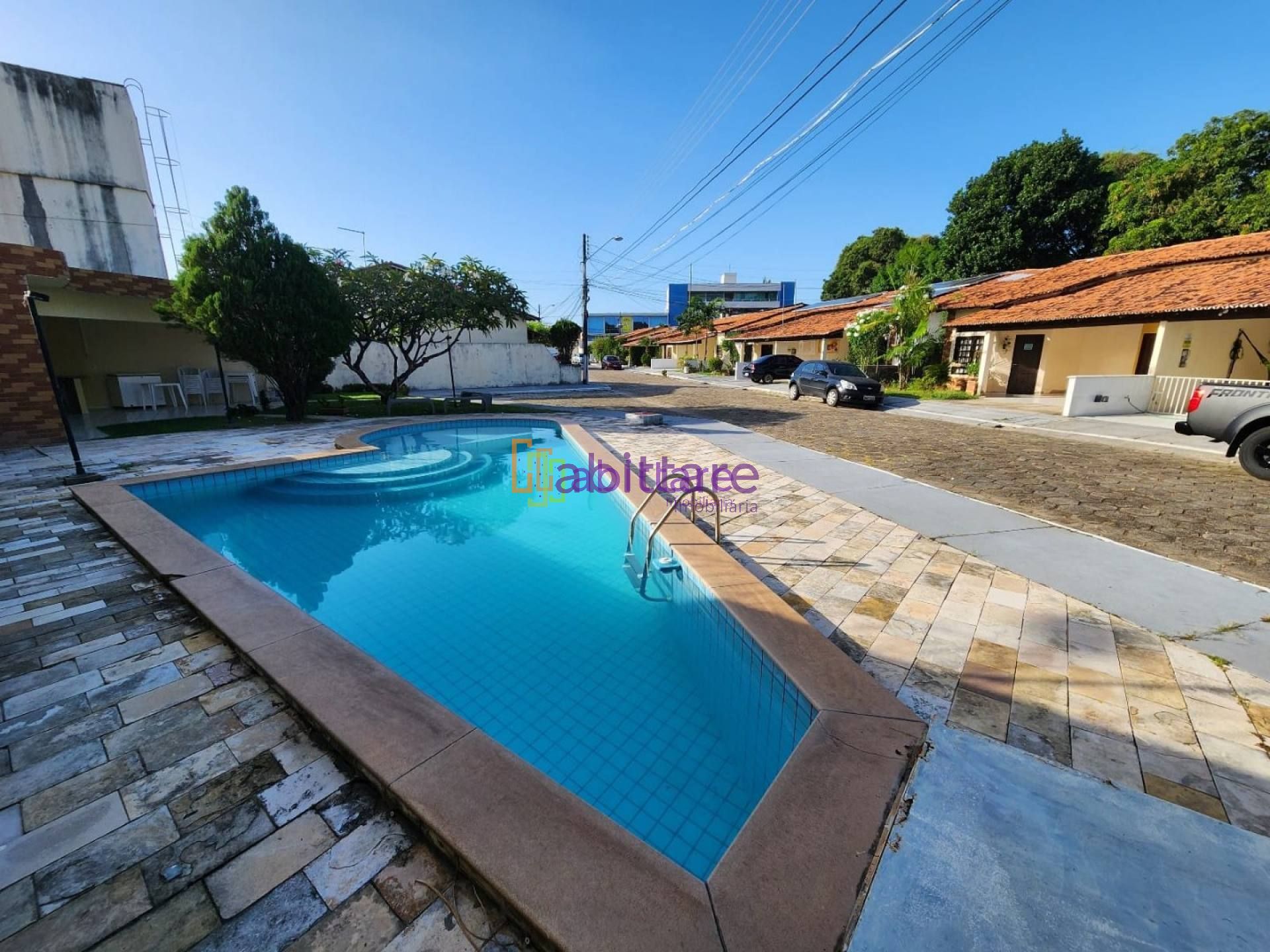 Casa no Condomínio Madri com 3 quartos (1 suíte) na rua do Aririzal