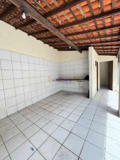 Casa no Condomínio Madri com 3 quartos (1 suíte) na rua do Aririzal