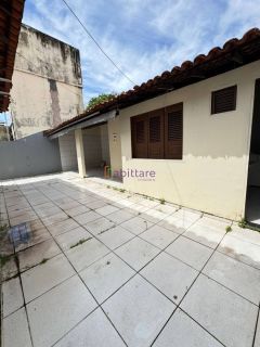 Casa no Condomínio Madri com 3 quartos (1 suíte) na rua do Aririzal