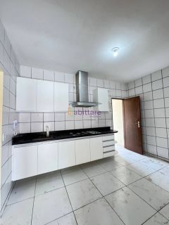 Casa no Condomínio Madri com 3 quartos (1 suíte) na rua do Aririzal