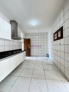 Casa no Condomínio Madri com 3 quartos (1 suíte) na rua do Aririzal