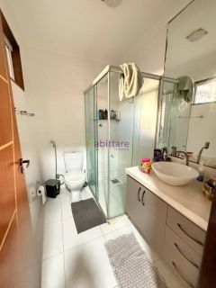 Casa de 160m² no Condomínio Madri com 4 quartos (3 suítes) e 26 placas solares