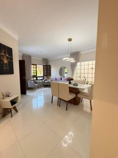 Casa de 160m² no Condomínio Madri com 4 quartos (3 suítes) e 26 placas solares