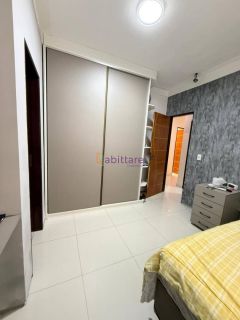 Casa de 160m² no Condomínio Madri com 4 quartos (3 suítes) e 26 placas solares