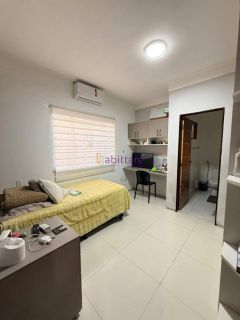 Casa de 160m² no Condomínio Madri com 4 quartos (3 suítes) e 26 placas solares