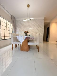 Casa de 160m² no Condomínio Madri com 4 quartos (3 suítes) e 26 placas solares