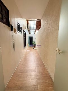 Casa de 160m² no Condomínio Madri com 4 quartos (3 suítes) e 26 placas solares