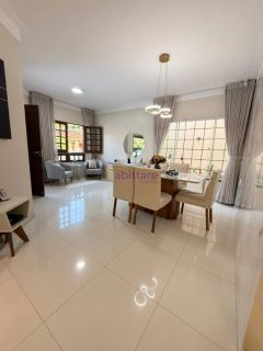 Casa de 160m² no Condomínio Madri com 4 quartos (3 suítes) e 26 placas solares
