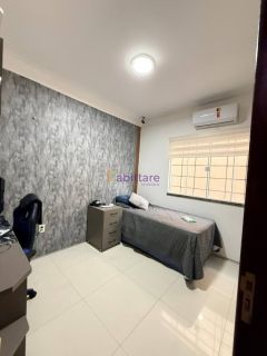 Casa de 160m² no Condomínio Madri com 4 quartos (3 suítes) e 26 placas solares