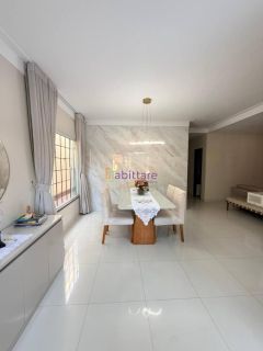 Casa de 160m² no Condomínio Madri com 4 quartos (3 suítes) e 26 placas solares