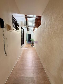 Casa de 160m² no Condomínio Madri com 4 quartos (3 suítes) e 26 placas solares
