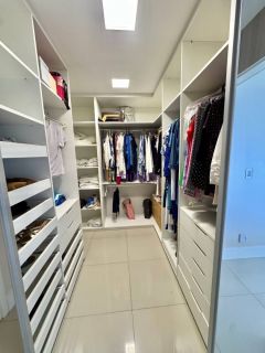 Alugo apartamento mobiliado com 4 quartos (2 suítes) - 220m² vista mar no Litorânea Beach