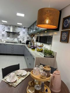 Apartamento de 217m² MOBILIADO com 3 suítes com closet no Litorânea Beach - Vista mar