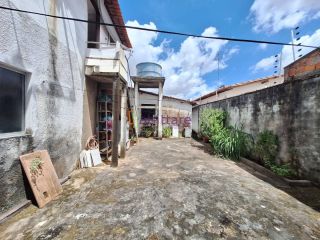 Casa na cohab com 3 pontos comerciais, ao lado do Terminal Cohab/Cohatrac