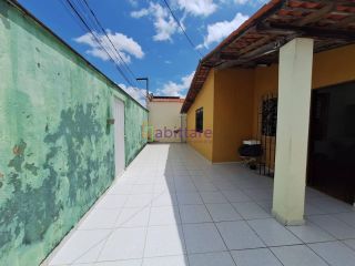 Casa na cohab com 3 pontos comerciais, ao lado do Terminal Cohab/Cohatrac