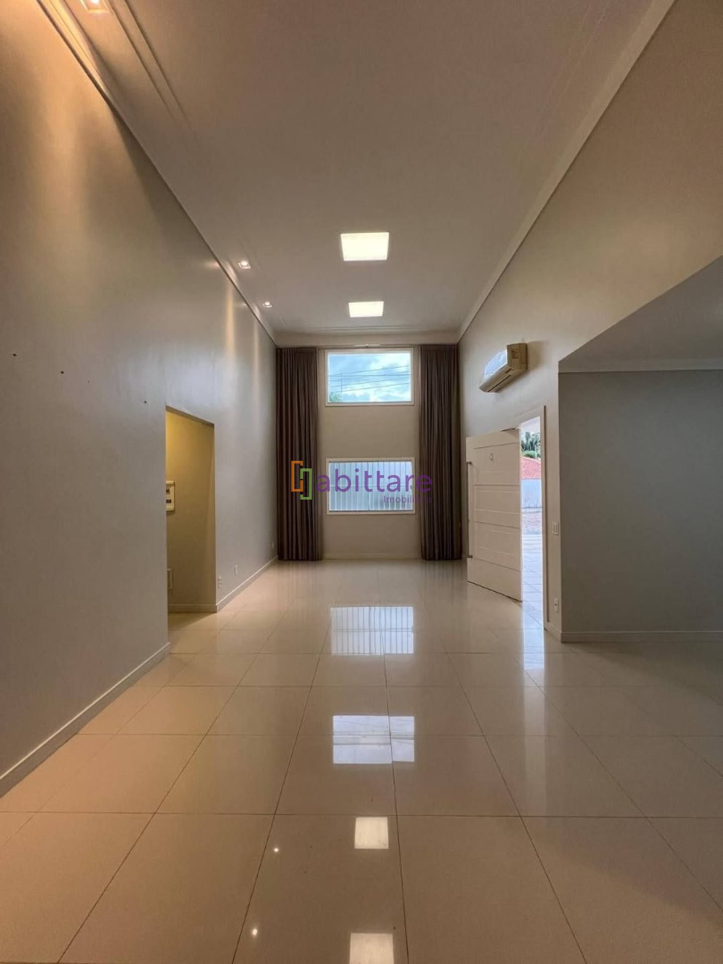 Casa Térrea no Condomínio Interlagos com 3 suítes | Alto Padrão