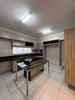 Casa Térrea no Condomínio Interlagos com 3 suítes | Alto Padrão
