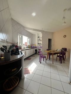 Casa duplex no Quintas do Calhau de 400m² com 5 suítes + espaço gourmet com churrasqueira