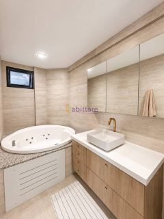 Apartamento semi-mobiliado no Edifício José Tácito - 230m² - com 04 suítes