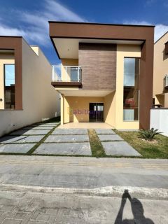Arco do Triunfo - Casa de 151m² com 4 (suíte master com varanda) + Energia solar no Turu