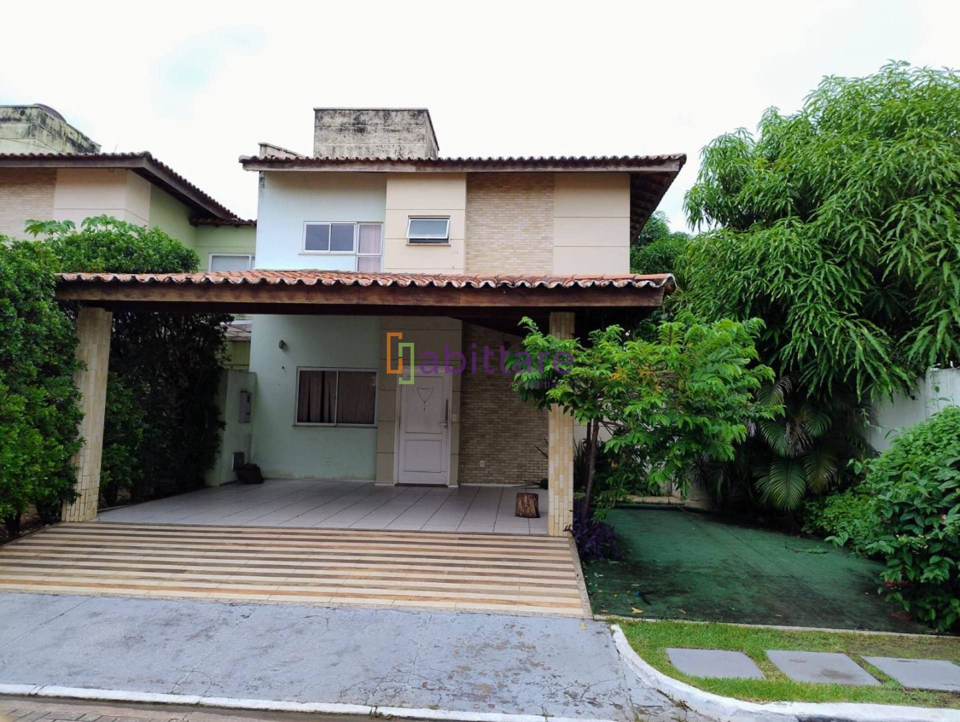 Alugo Casa Duplex no condominio Rio Claro de 350m² - 3 suítes - Olho D´agua