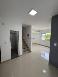 Casa Duplex de 215m² no Condominio Green Village IV com 1 suite master e 2 semi-suites
