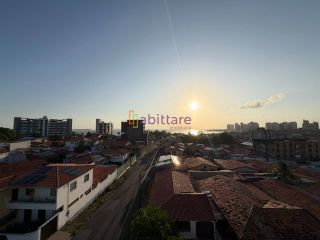 Cobertura de 164m² com 4 quartos no Edifício Luggano moderno e todo reformado.