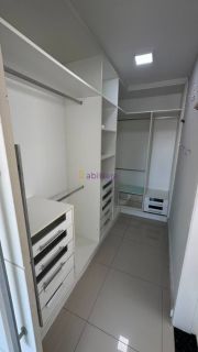 Casa duplex de 240m² com 4 suítes (1 master), piscina e churrasqueira no Quintas do Calhau