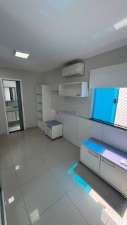 Casa duplex de 240m² com 4 suítes (1 master), piscina e churrasqueira no Quintas do Calhau