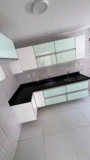 Casa duplex de 240m² com 4 suítes (1 master), piscina e churrasqueira no Quintas do Calhau