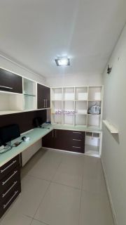 Casa duplex de 240m² com 4 suítes (1 master), piscina e churrasqueira no Quintas do Calhau
